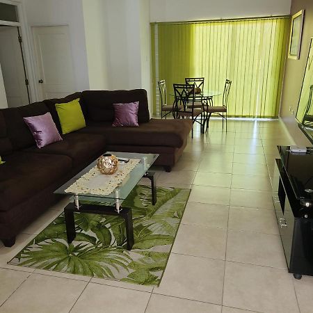 New Kingston Luxurious Secure Condo Eksteriør billede