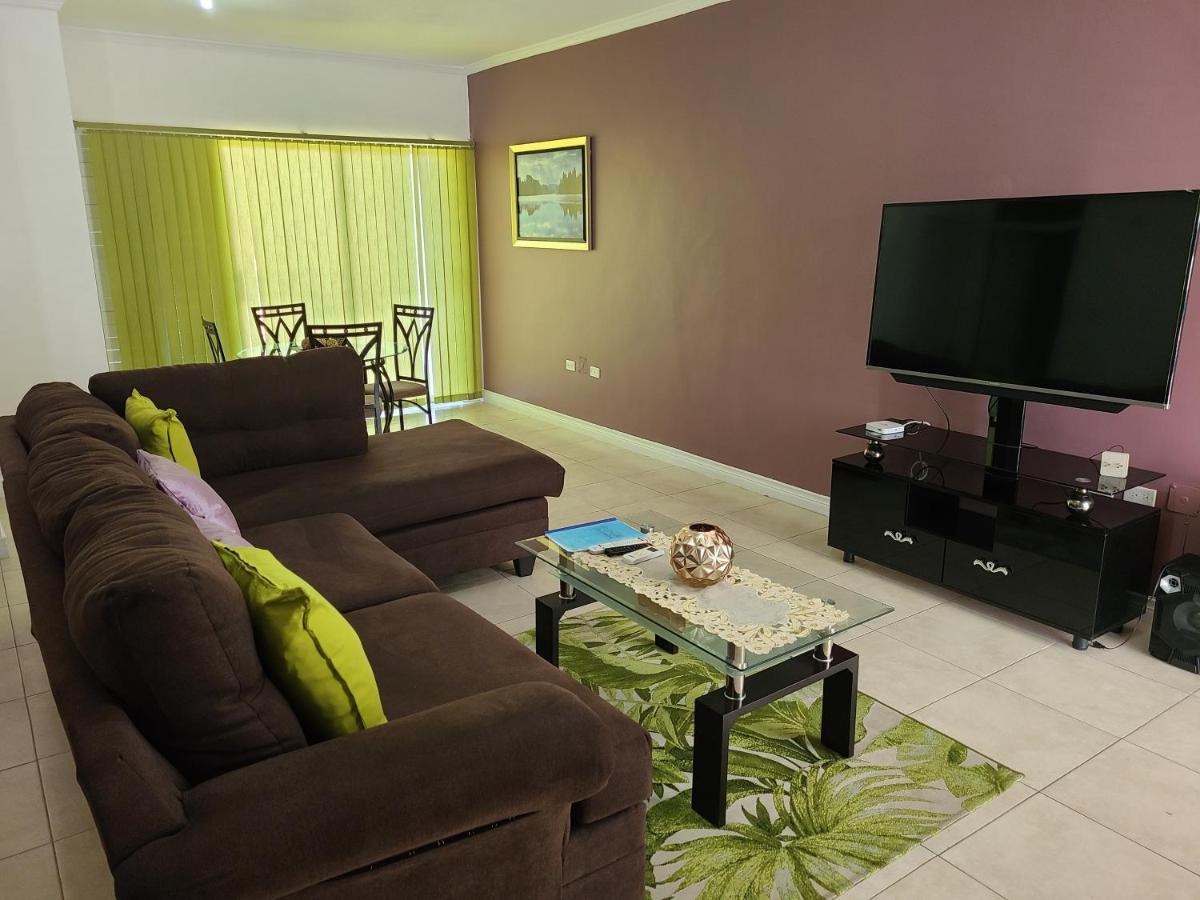 New Kingston Luxurious Secure Condo Eksteriør billede