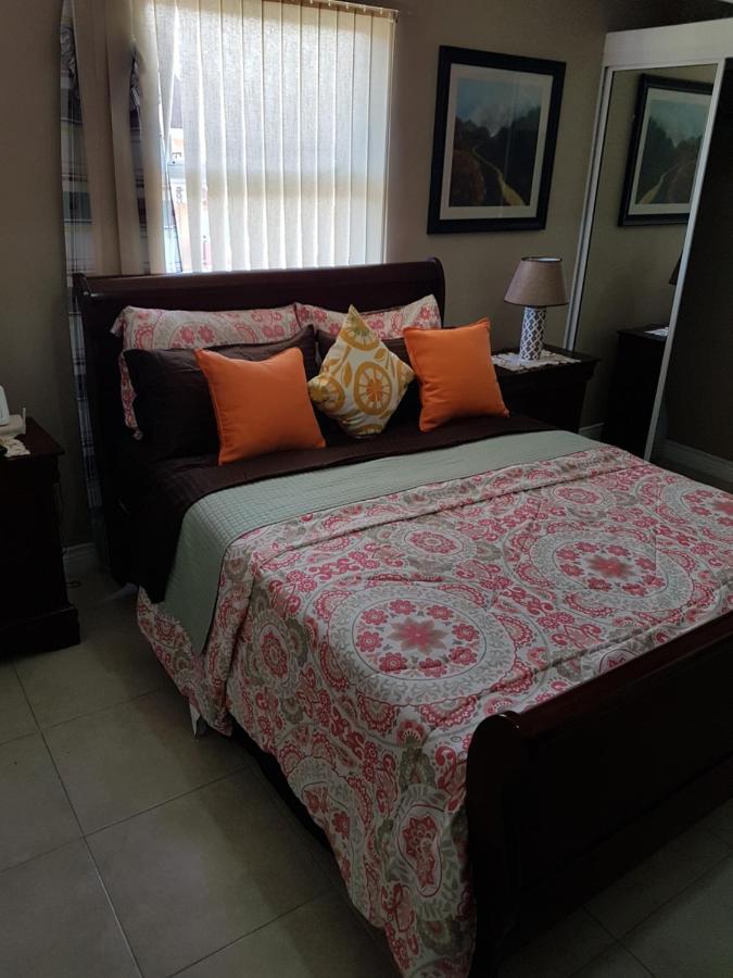 New Kingston Luxurious Secure Condo Eksteriør billede