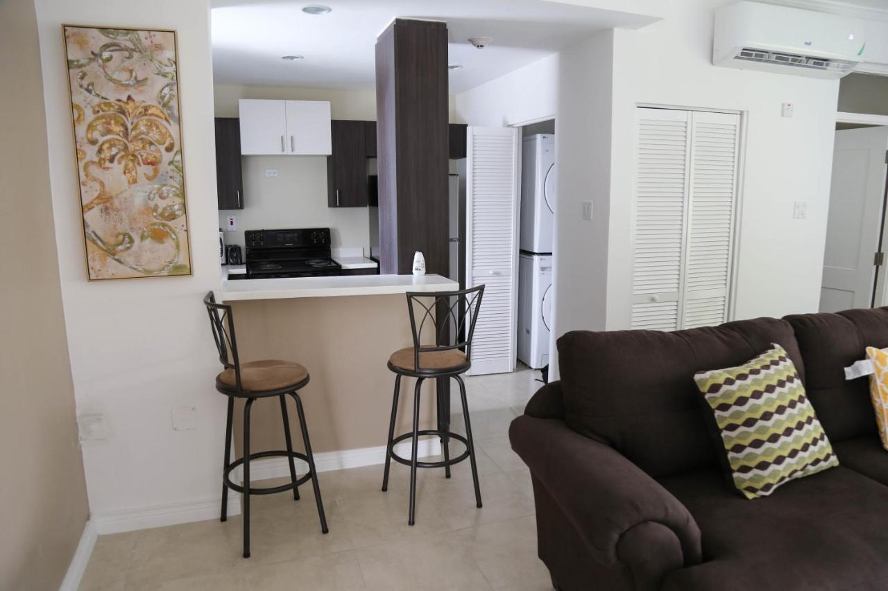 New Kingston Luxurious Secure Condo Eksteriør billede